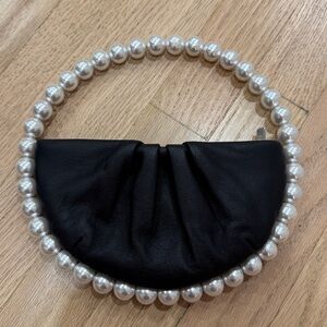 Lalingi Black Clutch with Pearl Handle